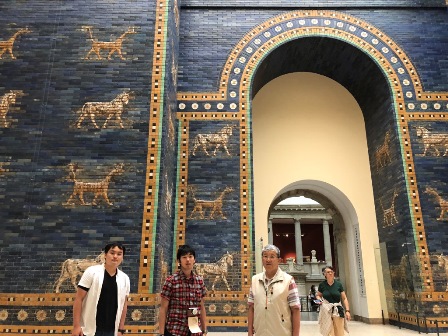 Berlin/At Pergamon Museum.jpg